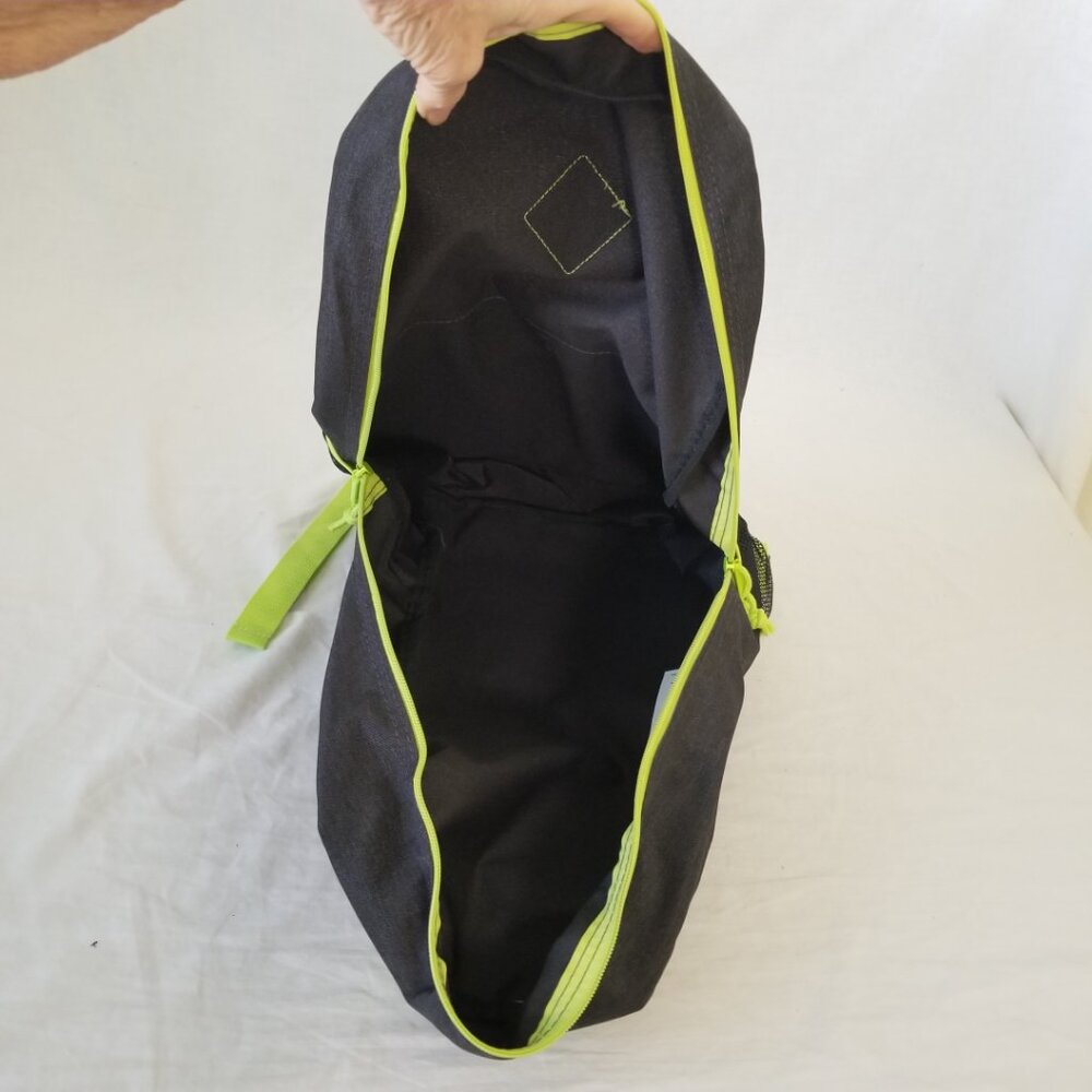 New! Lightweight Black/Green Basic Backpack W/Bot… - image 5